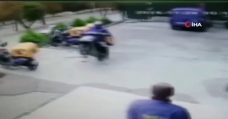 İstanbul Ümraniye’de tek teker yapan motosikletli kurye baltayı taşa vurdu!