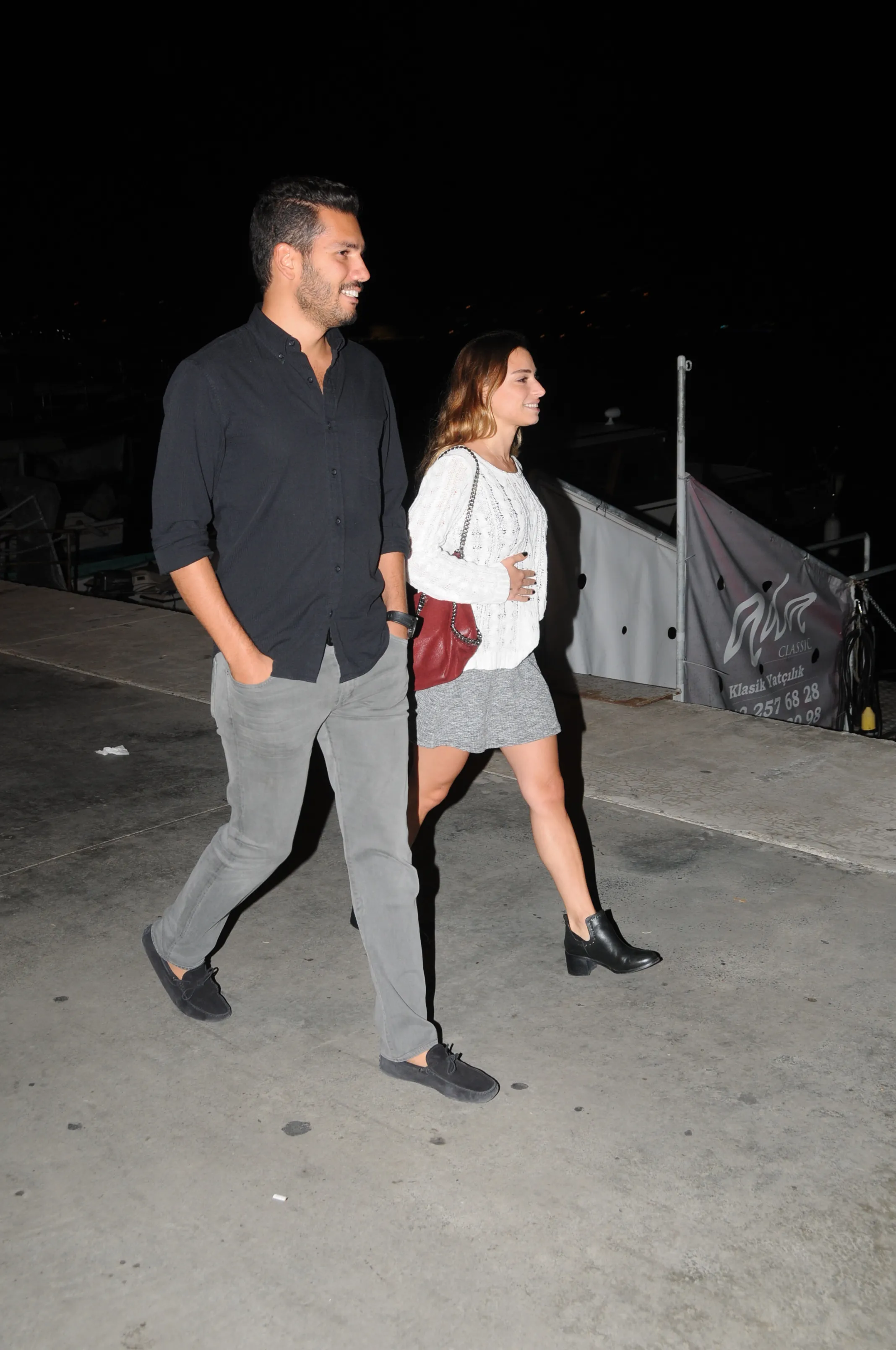 Rüzgar Çetin ve sevgilisinin Bebek turu! Galeri Magazin