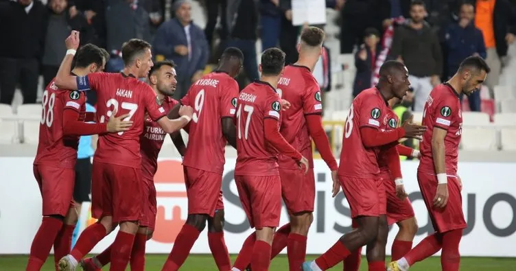 Son dakika haberi: Sivasspor 3 puanı 3 golle hanesine yazdı! Yiğidolar gruptan çıkmayı garantiledi...