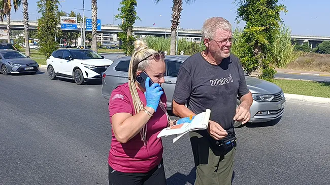 son-dakikabelcikali-turist-ortaligi-birbirine-katti-ne-polis-ne-vatandas-ne-de-tercuman-ikna-edebildi-1756800924702.jpeg SON DAKİKA...Belçikalı turist ortalığı birbirine kattı: Ne polis ne vatandaş ne de tercüman ikna edebildi!