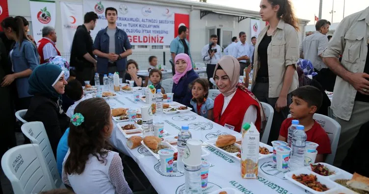 İstanbul Kızılay iftarda Suriyelilerle buluştu