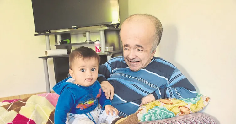 Hidrosefali hastası Abdullah bebek gibi