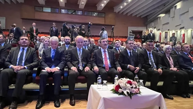 yok-baskani-ozvar-yuksekogretim-sistemimizin-sorumlulugu-genclerimize-nitelikli-bir-egitim-imkani-sunmaktir-1789643393966.jpg