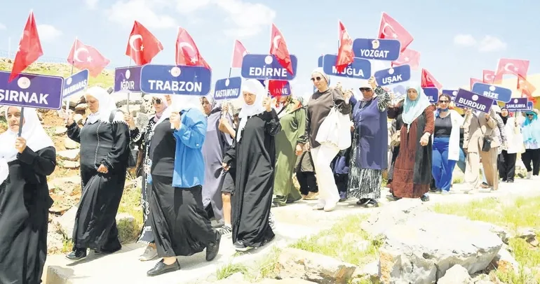 Cudi’de kardeşlik bayrağı dalgalanıyor