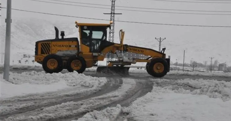 Bitlis’te 76 köy yolu kardan ulaşıma kapandı