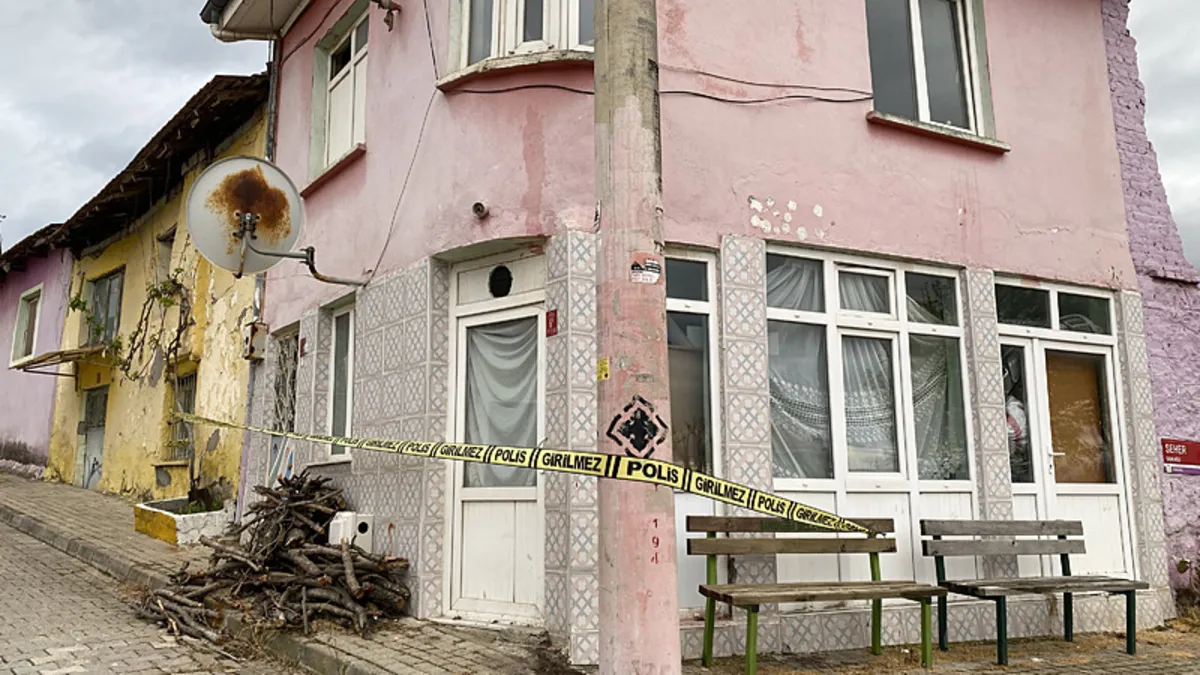 Balıkesir’de yaşlı adamın sır ölümü: Boğazı kesilmiş halde bulundu! Balıkesir’de yaşlı adamın sır ölümü: Boğazı kesilmiş halde bulundu!