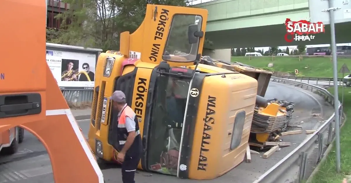 Istanbul Bakirkoy De Vinc Yola Devrildi 1 Yarali Videosunu Izle Son Dakika Haberleri