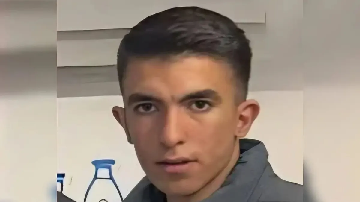 Motosikletiyle direğe çarpan genç hayatını kaybetti Motosikletiyle direğe çarpan genç hayatını kaybetti