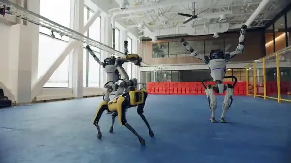 Boston Dynamics'in robotlarının muhteşem dans gösterisi sosyal medyada olay oldu | video