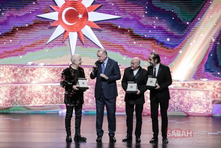 Başkan Erdoğan’ın elinden ödül alan MFÖ grubuna linç kampanyası... Borazancıbaşı Ertuğrul Özkök ve derin Hürriyet devrede!