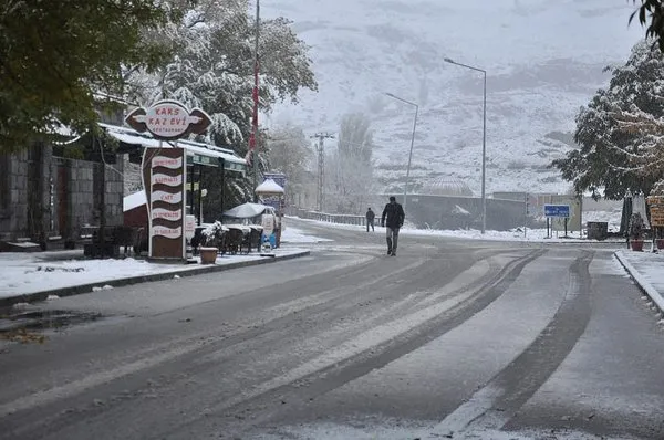 Kars'ta kar kalınlığı 10 cm'yi buldu!