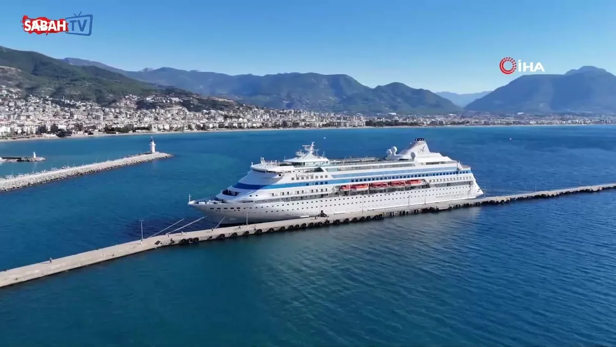 Alanya’da kruvaziyer rekoru: bu yıl 25 gemiyle 23 bin turist geldi | Video videosunu izle Alanya’da kruvaziyer rekoru: bu yıl 25 gemiyle 23 bin turist geldi | Video videosunu izle