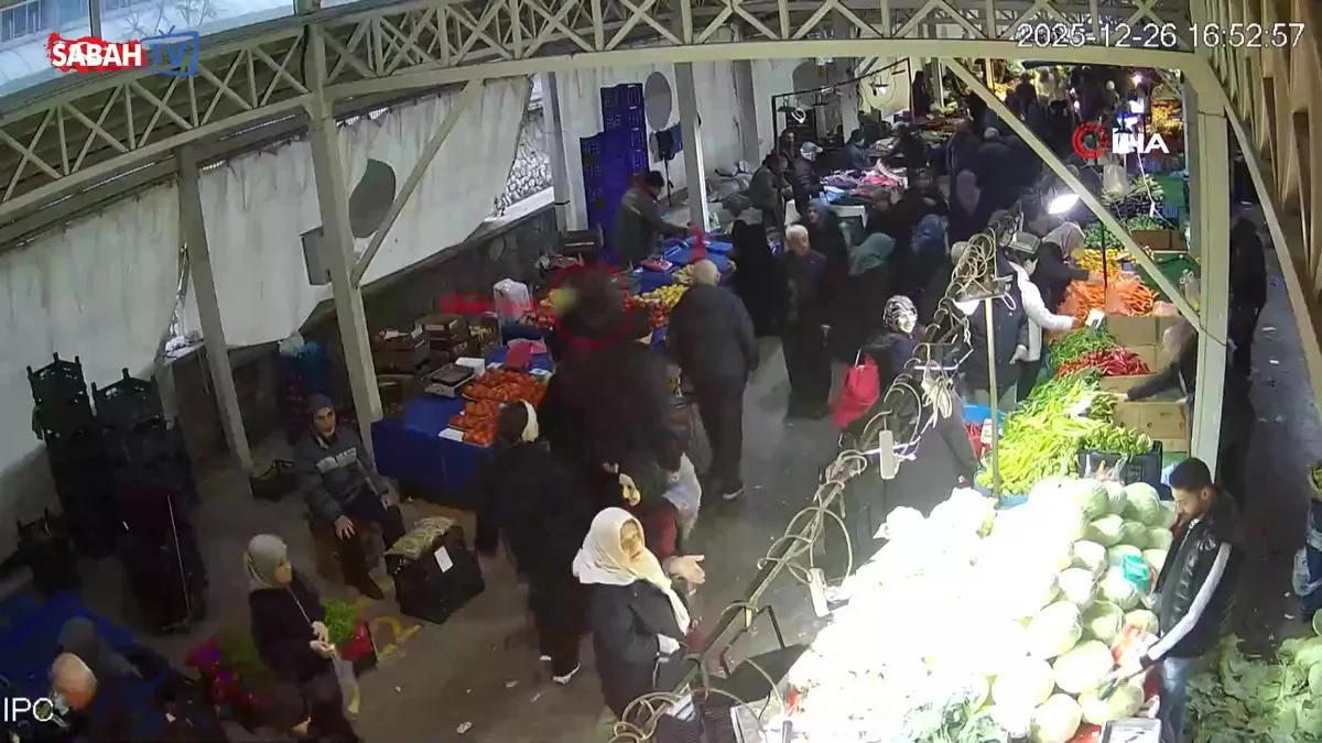 Kaşla göz arasında hırsızlık yapan şahıs önce kameralara sonra polise yakalandı | Video videosunu izle Kaşla göz arasında hırsızlık yapan şahıs önce kameralara sonra polise yakalandı | Video videosunu izle