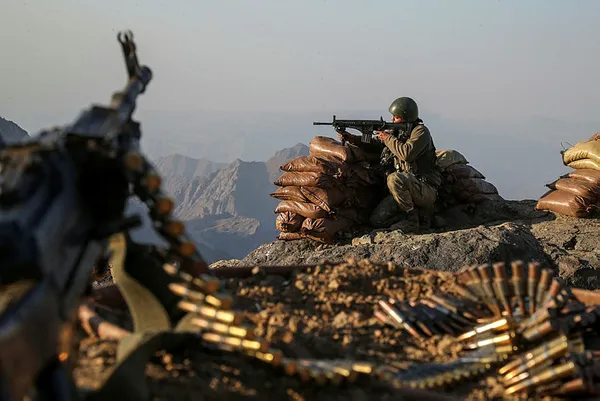 Terör örgütü PKK’nın elebaşı Murat Karayılan saklandığı delikten itiraf etti: Karşımızda ‘Nereye gidersem orayı alırım’ diyen bir devlet var