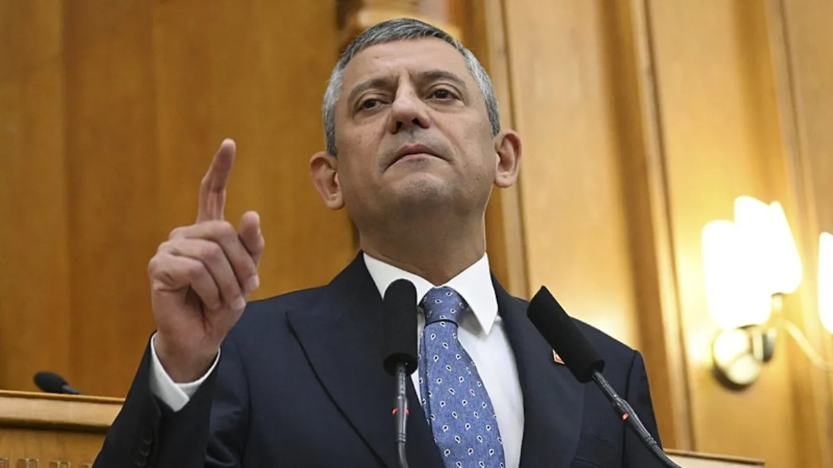 CHP’nin fondaş medyasında gerilim tırmandı! Özgür Özel hakkında şok iddia: Benim kovulmamı o istedi!