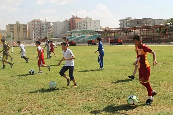 Terör mağduru çocuklara futbol eğitimi
