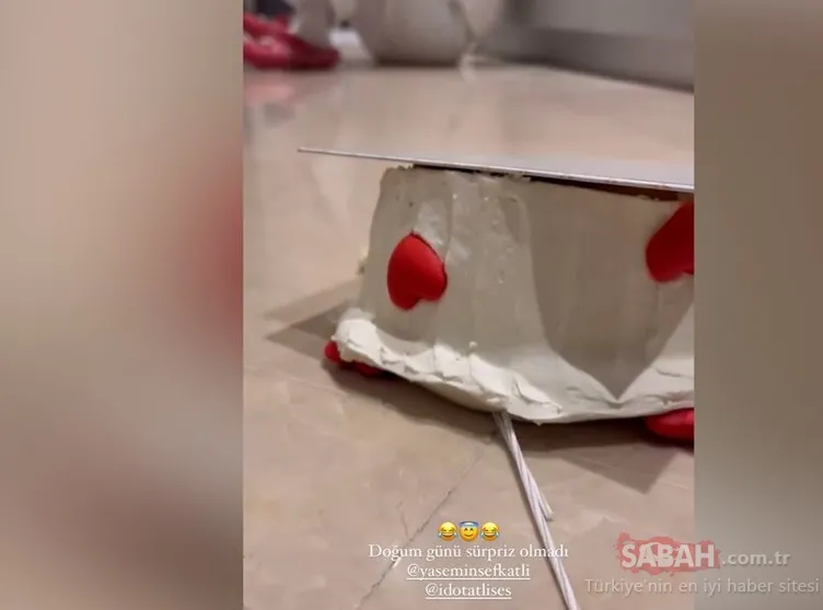 Sürpriz suya düştü! Yeni yaşının ilk pastası yere devrildi! İdo Tatlıses yeni yaşını böyle kutladı!
