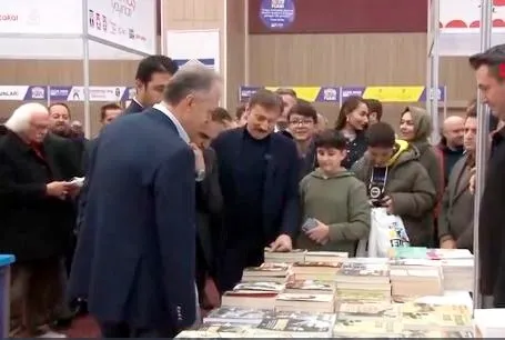 3uncu-ulusal-bahcelievler-kitap-fuari-acildi-mustafa-sentop-kitap-medeniyetimizin-temel-tasidir-1734196299144.jpg