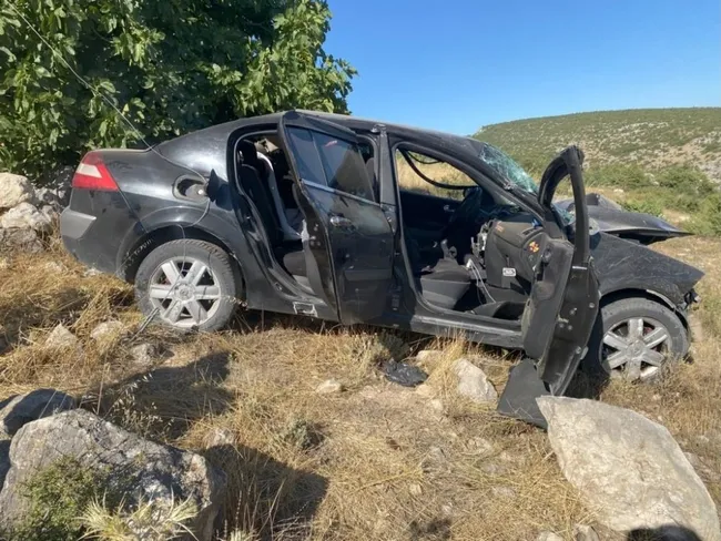bilecikte-kaza-kontrolden-cikan-otomobil-sarampole-devrildi-1-yarali-1722928704794.jpg