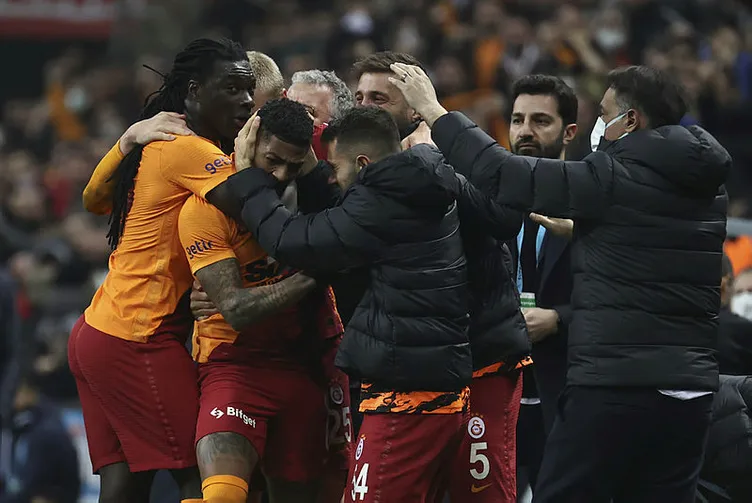 Son dakika: Galatasaray’ın yıldızı için devler kapışacak! Dünya yıldızının yerine düşünülüyor…
