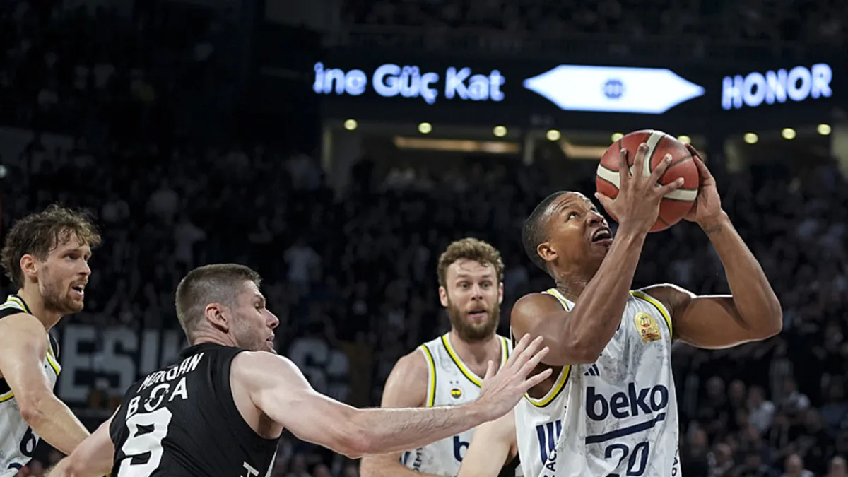 Fenerbahçe Beko basketbol takımının şampiyonluk sevinci.