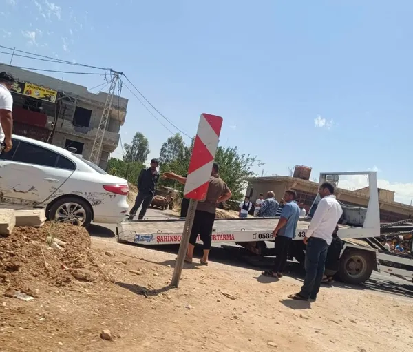 akcakale-yolunda-otomobil-ile-minibus-carpisti-1-yarali-1780304848108.jpg