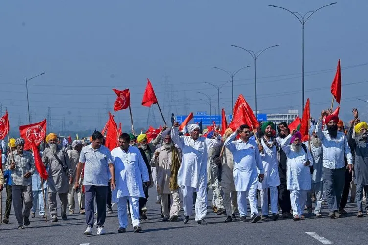 Hindistan’da protestolar hız kesmiyor: Başkent kilitlendi