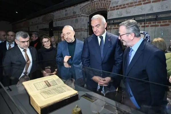 sultanlarin-mushaflari-sergisinin-acilisi-yapildi-ersoy-kuran-i-kerim-dogru-yol-ve-yonde-ilerlememizi-saglayan-1740753275952.jpg