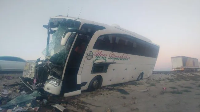Konya’da yolcu otobüsü ile tır çarpıştı