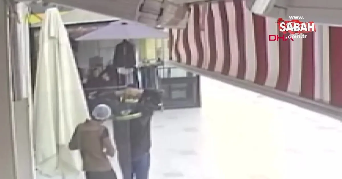 Istanbul Avcilar Daki Bicakli Dehset Kamerada Video Videosunu Izle Son Dakika Haberleri