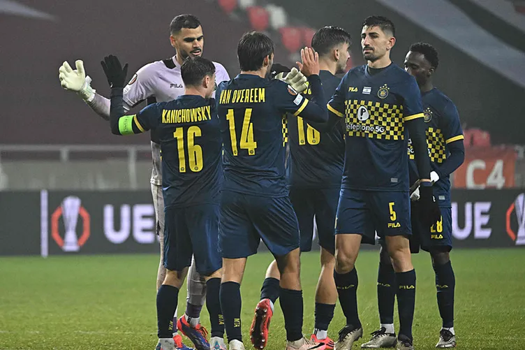 Beşiktaş taraftarı Maccabi maçı sonrası çılgına döndü! Necip Uysal’a şok sözler: F.Bahçe maçında böyle oynarsanız...