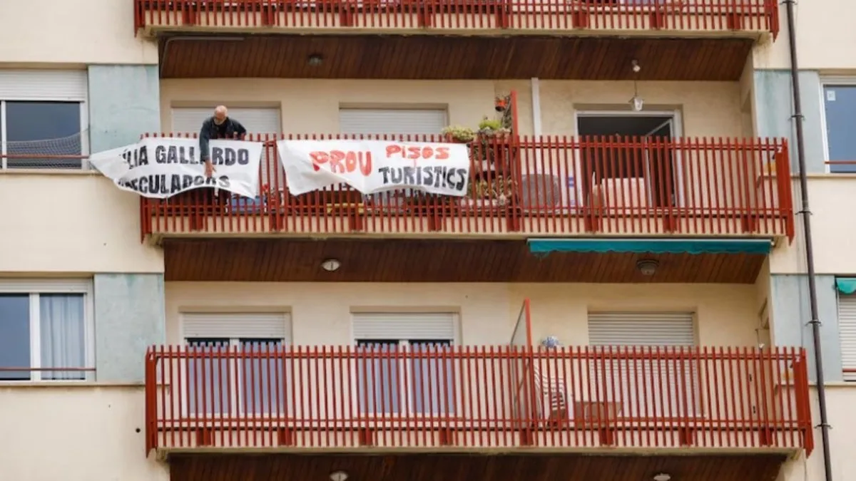 Konut krizi İspanya’yı vurdu! Barselona’da dikkat çeken çözüm: Artık yasak olacak Konut krizi İspanya’yı vurdu! Barselona’da dikkat çeken çözüm: Artık yasak olacak