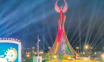 Türkçe konuşan vali Türk imzalı anıt