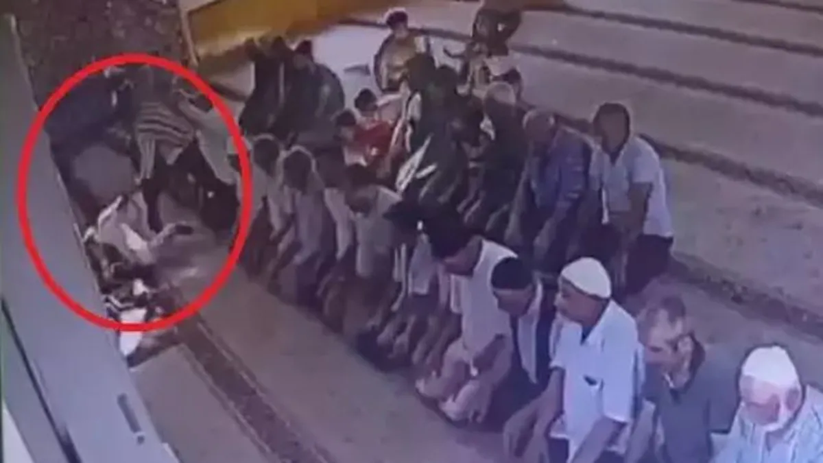 Camide komşusunu bıçaklayarak öldürmüştü: 16 yıl hapis cezasına çarptırıldı! Camide komşusunu bıçaklayarak öldürmüştü: 16 yıl hapis cezasına çarptırıldı!