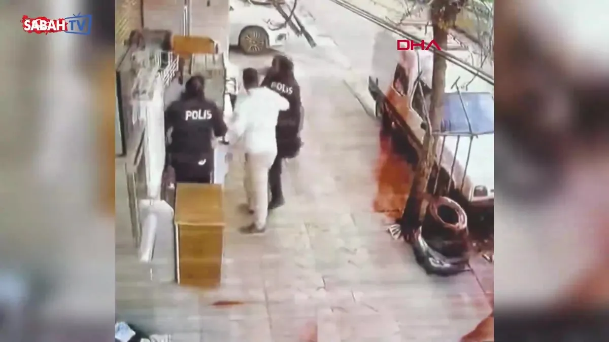 Sultangazi’de zihinsel engelli genç ve annesi 2 kişi tarafından saldırıya uğradı! O anlar kamerada | Video videosunu izle Sultangazi’de zihinsel engelli genç ve annesi 2 kişi tarafından saldırıya uğradı! O anlar kamerada | Video videosunu izle