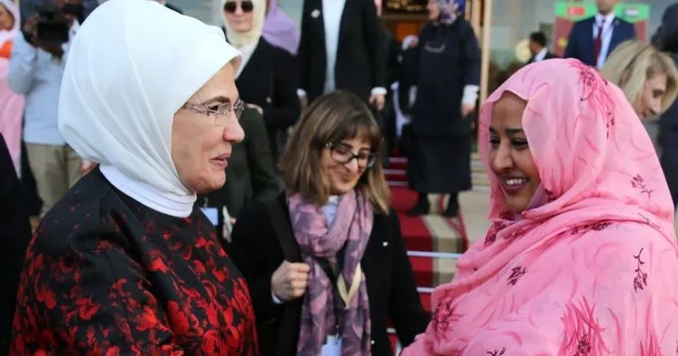 Emine Erdoğan, Çad’da okul ziyaret etti