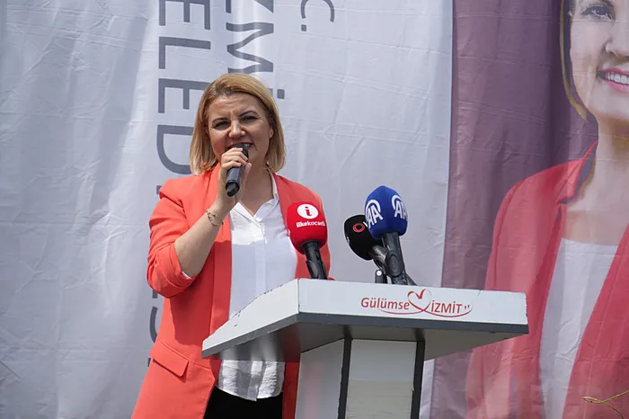 chpli-izmit-belediyesine-yolsuzluk-sorusturmasinda-sok-detaylar-altinli-rusvet-carki-ortaya-cikti-1784896556650.jpg Son dakika | CHP'li İzmit Belediyesi'ne yolsuzluk soruşturmasında şok detaylar! Altınlı rüşvet çarkı ortaya çıktı