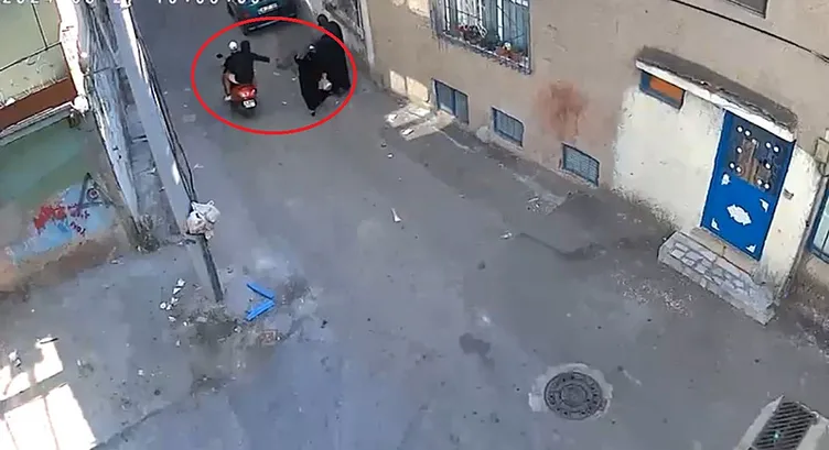 Kapkaç yaptılar: İç çamaşırlarıyla yakalandılar!