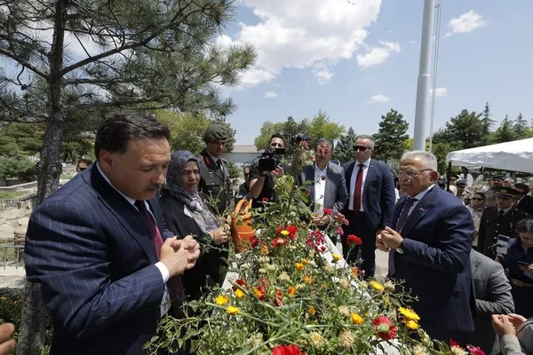 15-temmuz-sehitleri-cennet-yigit-ve-kubra-doganay-kabirleri-basinda-anildi-1784131048729.jpg