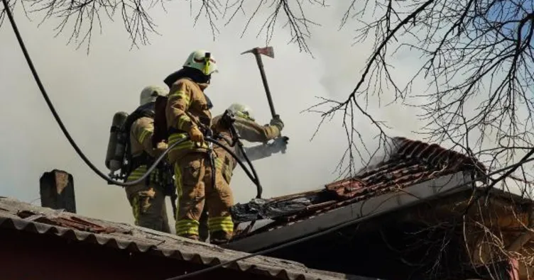 Zeytinburnu’nda 2 katlı trafoda yangın
