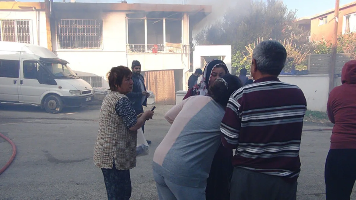Mersin’de acı olay: Evde çıkan yangında 2 çocuk hayatını kaybetti! Annenin feryatları yürekleri dağladı Mersin’de acı olay: Evde çıkan yangında 2 çocuk hayatını kaybetti! Annenin feryatları yürekleri dağladı