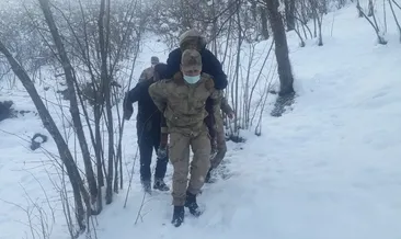 Devletin şefkatli eli! Hasta yaşlı kadını Jandarma sırtında taşıyıp hastaneye götürdü! #giresun