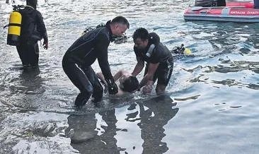 Ölümüne yüzüyorlar