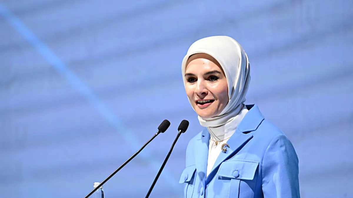 Aile ve Sosyal Hizmetler Bakanı Mahinur Özdemir Göktaş konuşma yaparken