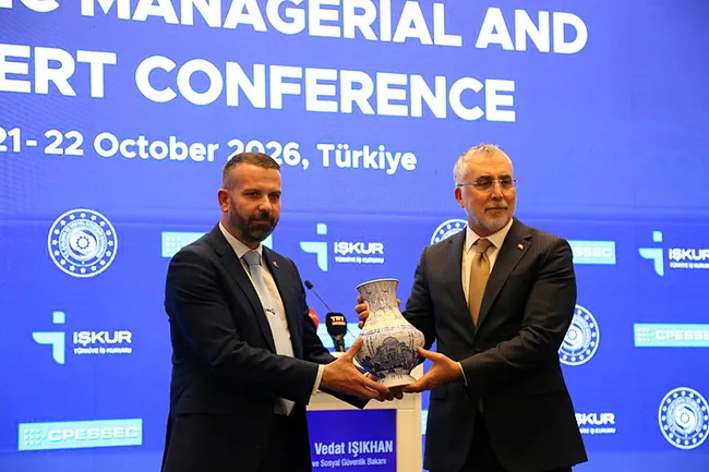 bakan-isikhan-is-arayanlarin-istihdam-firsatlarina-erisimini-kolaylastiriyoruz-1792593656889.jpeg Bakan Işıkhan: “İş arayanların istihdam fırsatlarına erişimini kolaylaştırıyoruz”