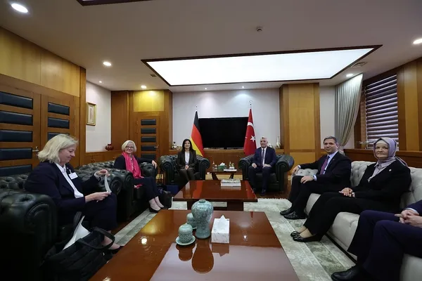 bakan-bolat-acikladi-turkiye-ve-almanya-jetco-toplantisinda-ekonomik-is-birligini-derinlestirme-mesaji-1781854594539.jpg