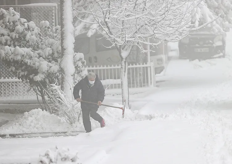 Meteoroloji’den lapa lapa kar yağışı alarmı! Kar için saat verildi! İstanbul ve Ankara’da kar esareti yaşanacak!