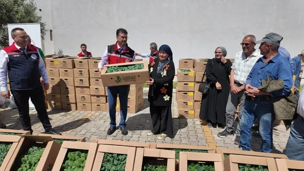 tekirdagda-407-ureticiye-256-bin-yazlik-sebze-fidesi-dagitildi-1780514311397.jpg