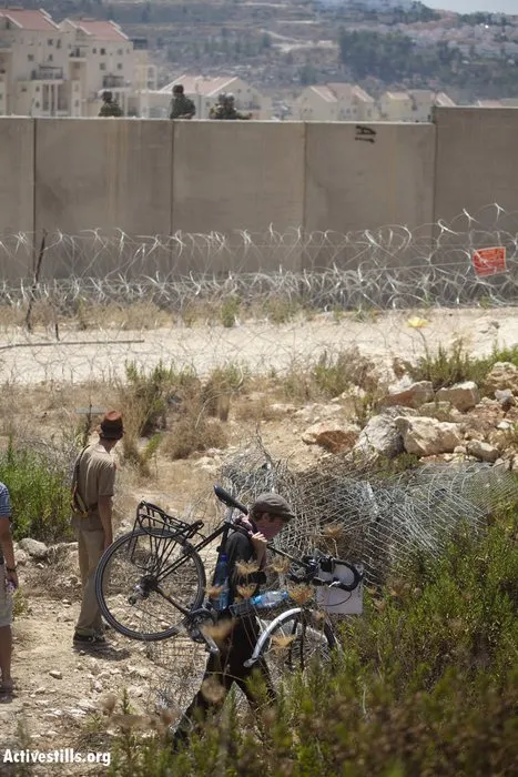 Bisikletle Filistin’e gittiler!