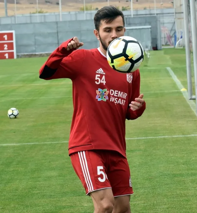 Beşiktaş’ta transfer harekatı başladı! İşte Emre Kılınç teklifi